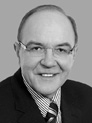 Dr. Hermann Arnhofer für die Bereiche Gesundheitswesen, Finanzdienstleistungen und M&A